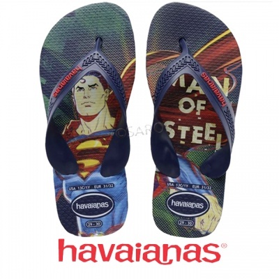 Chinelos Havaianas azul com estampa do Superman e texto Man of Steel
