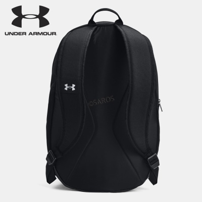 Mochila preta Under Armour com logótipo branco na alça