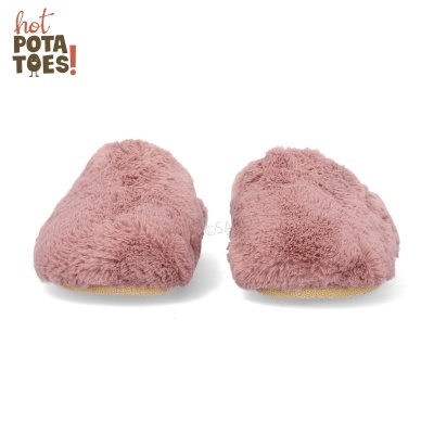 pantufas cor-de-rosa felpudas com sola amarela sob fundo branco