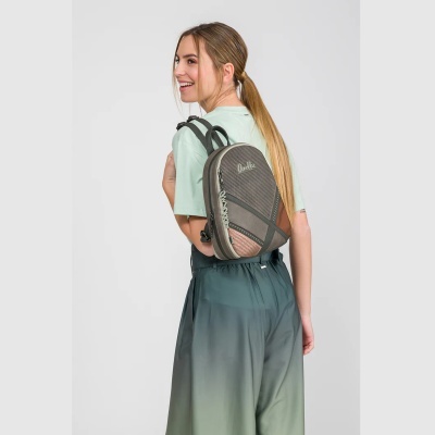 Mochila pequena castanha Anekke com padrões texturizados vista de costas