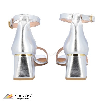 Sandálias femininas prateadas com salto bloco e tira no tornozelo