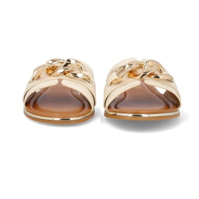 Sandálias bege com corrente dourada