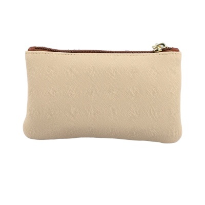 Estojo retangular bege com fecho de correr castanho e puxador dourado