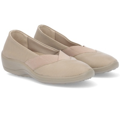 Sapatos femininos bege com faixa elástica rosa claro