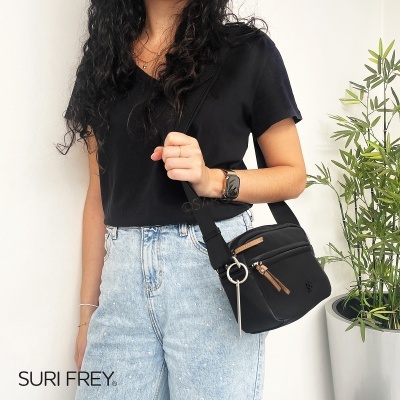 Mala tiracolo preta SURI FREY com detalhes castanhos