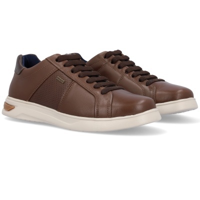 Sapatilhas castanhas de couro com sola branca e atacadores castanhos