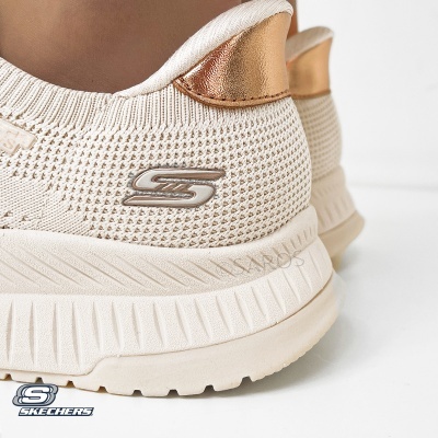 Ténis creme Skechers com detalhe metálico dourado e sola branca