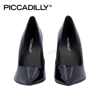 Sapatos de salto alto verniz preto com bico fino e marca Piccadilly