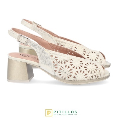 Sandálias femininas bege e creme com salto médio e padrão floral, PITILLOS