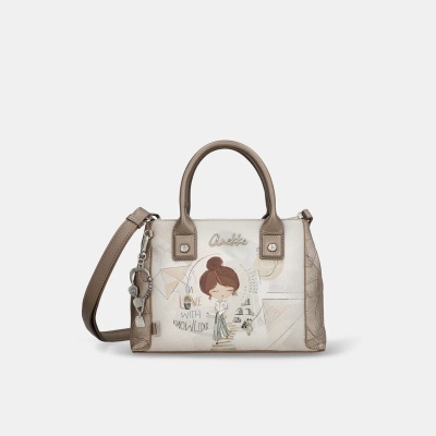 Mala de mão bege e castanho com ilustração e texto IN LOVE WITH KNOWLEDGE