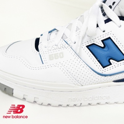 Tênis New Balance branco com detalhes azuis e pretos, modelo 560