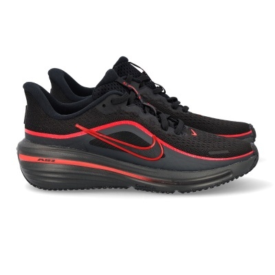 Sapatilhas desportivas pretas e vermelhas Nike com sola espessa e detalhes em vermelho