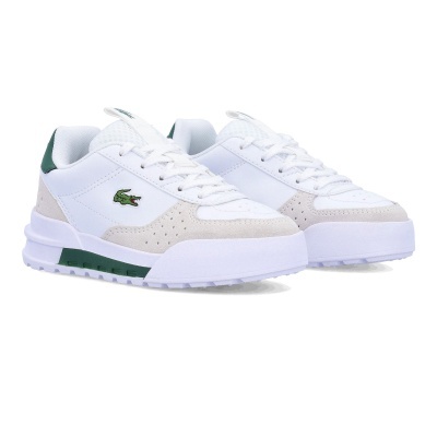Ténis Lacoste branco com detalhes em verde e bege e logo de crocodilo