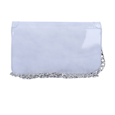 Carteira clutch cinzenta clara com corrente prateada