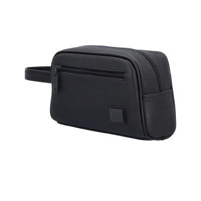 Estojo preto com fechos de correr, bolso frontal e alça lateral