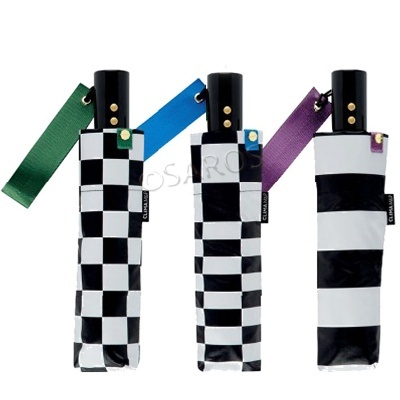Guarda-chuvas compactos xadrez e riscas preto e branco com correias coloridas