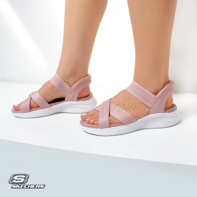 Sandálias Skechers rosa com sola branca e tiras elásticas em fundo branco