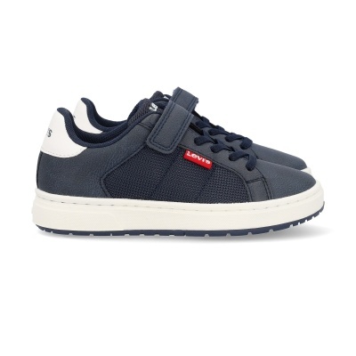 Ténis Levis azul escuro com detalhes brancos e etiqueta vermelha