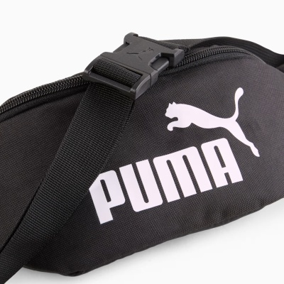 Mala preta tipo pochete com logo branco da marca PUMA