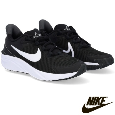 Par de sapatilhas desportivas Nike preto com logo branca e sola branca