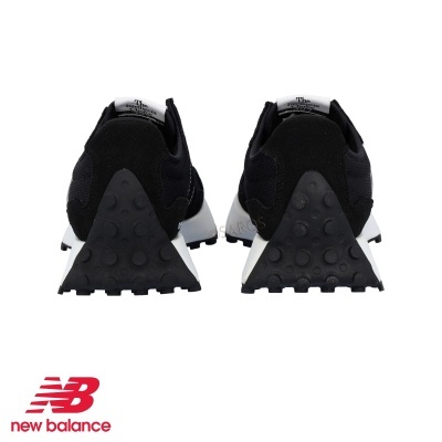 Sapatilhas desportivas New Balance pretas vistas de trás