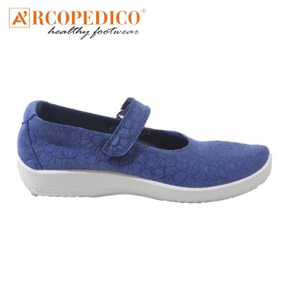 Sapato feminino azul Mary Jane com sola branca e fecho de velcro