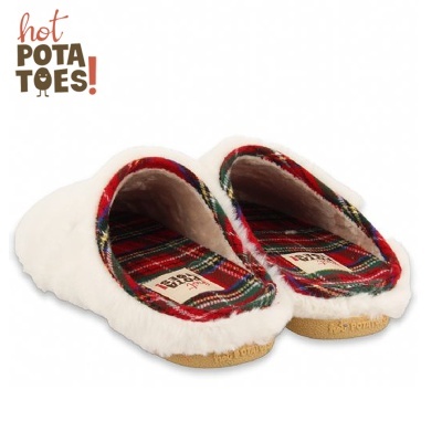 Chinelos de casa brancos com interior xadrez colorido e solado castanho