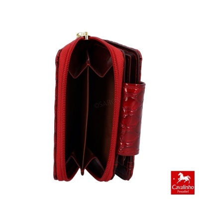Carteira vermelha tipo pele com padrão de crocodilo brilhante