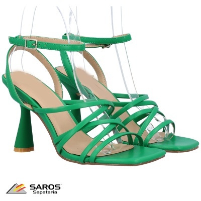 Sandálias femininas verdes de salto médio e tiras finas cruzadas