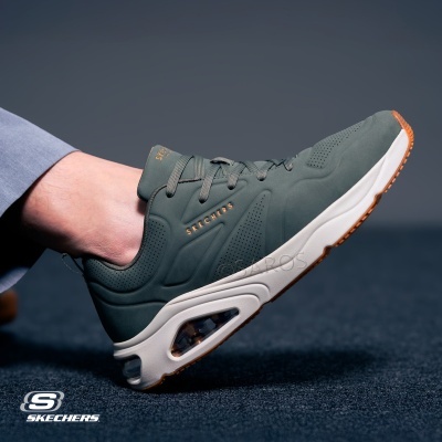 Sapatilha desportiva verde escuro com sola branca e detalhes castanhos Skechers
