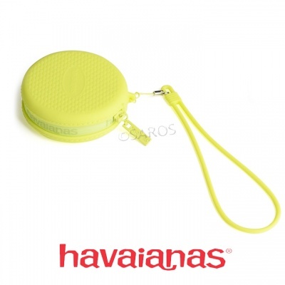Bolsa pequena redonda amarela com zíper e pulseira Havaianas