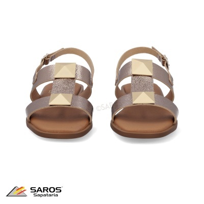 Sandálias femininas castanhas com detalhes metálicos dourados