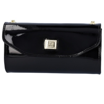 Carteira preta verniz com etiqueta metálica Zattini e fecho com aba arredondada.