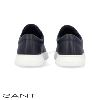 Ténis GANT pretos vistos de trás com sola branca e logo GANT