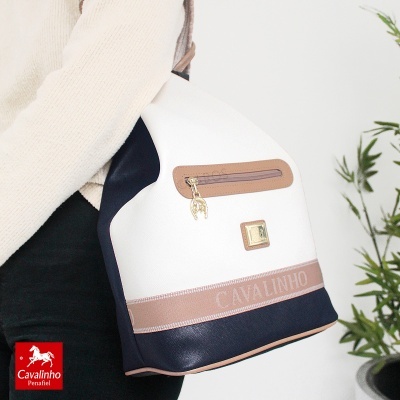 Mala de ombro Cavalinho bicolor em branco e azul com detalhes em bege