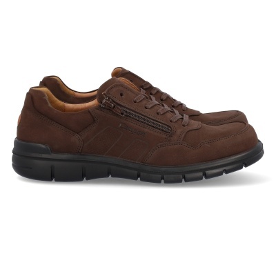 Sapatos marrons em pele com sola preta e fecho de correr lateral