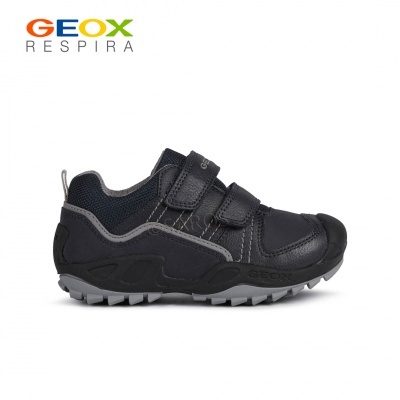 Sapato desportivo infantil preto geoX RESPIRA com fechos de velcro.