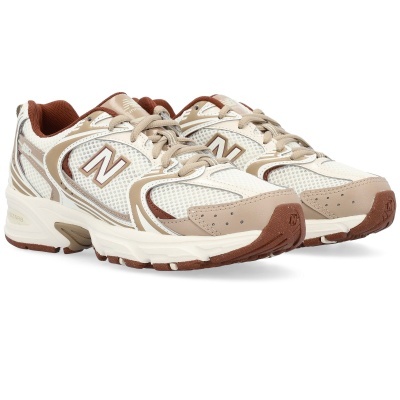 Ténis de corrida New Balance brancos e castanhos com sola texturada