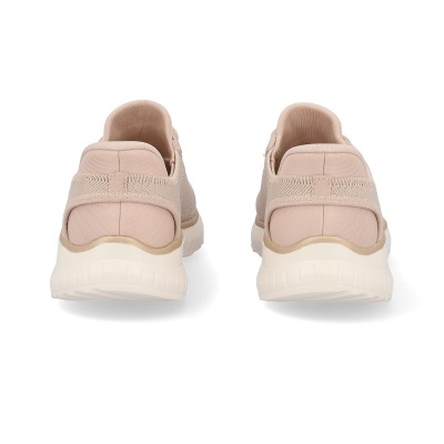 Ténis bege claro com sola branca vistos de trás