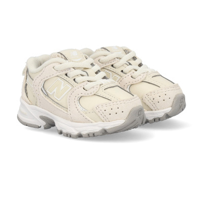 Sapatilhas infantis creme New Balance com sola branca e cinza
