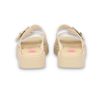 Sandálias bege com sola grossa e fivela ajustável