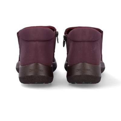 Par de sapatos ortopédicos vinho vistos de trás