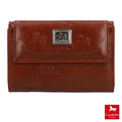 Carteira de senhora castanha em couro com logótipo Cavalinho em relevo e placa metálica.