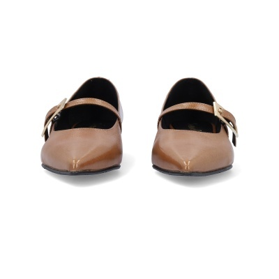 Sapatos Mary Jane castanhos com fivela dourada e sola preta