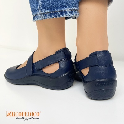 Sapatos femininos tipo mary jane pretos com fecho de velcro