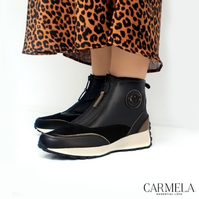 Botins pretos femininos com fecho de correr e detalhe camurça, com vestido animal print