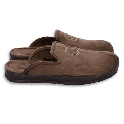 Chinelos castanhos de casa com sola preta e interior forrado