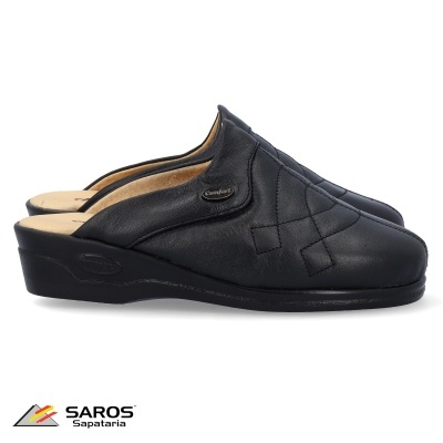 Chinelos pretos de senhora em pele com costura decorativa em X