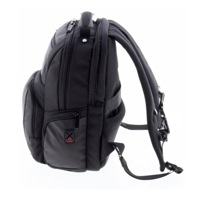 Mochila preta com bolso exterior com fecho e etiqueta USB