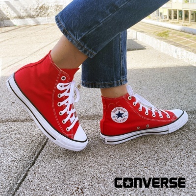 Ténis Converse All Star vermelhos de cano alto com sola branca
